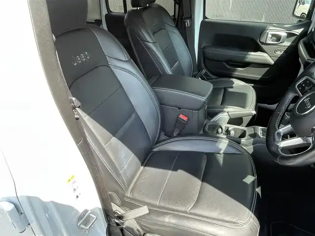 クライスラー・ジープ ジープ ラングラー アンリミテッド サハラ 香川県 2019(令1)年 5.5万km 白 スマートキー/4WD/アイドリングストップ/ACC/バックカメラ/純正ナビ/地デジ/Bluetooth/ETC/ブラックレザーシート/シートヒーター/純正18インチアルミ/コーナーセンサー/ブラインドスポットモニター/衝突軽減