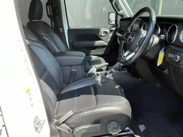クライスラー・ジープ ジープ ラングラー アンリミテッド サハラ 香川県 2019(令1)年 5.5万km 白 スマートキー/4WD/アイドリングストップ/ACC/バックカメラ/純正ナビ/地デジ/Bluetooth/ETC/ブラックレザーシート/シートヒーター/純正18インチアルミ/コーナーセンサー/ブラインドスポットモニター/衝突軽減