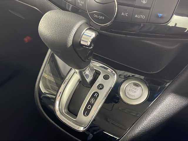 日産 セレナ ハイウェイS S HV Aセーフ 福岡県 2014(平26)年 5.8万km 黒 純正SDナビフルセグTV /フリップダモニター /前後コーナーセンセンサー/バックカメラ/アラウンドビューモニター/レーンキープアシスト/衝突軽減ブレーキ/ETC/社外フロアマット/純正アルミホイル/LEDヘッドライト/プッシュスタートボタン/スマートキー