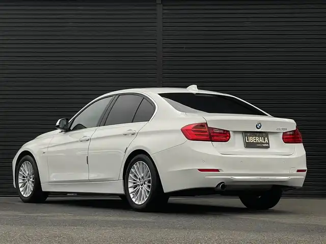 ＢＭＷ ３２０ｉ ラグジュアリー 山梨県 2014(平26)年 6.4万km 白 当店買取/白革/純正HDDナビ/バックカメラ/前席シートヒーター/アンビエントライト/オートライト/HIDヘッドライト/衝突警告/レーンキープ/クルコン/コーナーセンサー/純正17インチAW/ドラレコ/ETC/スペアキー