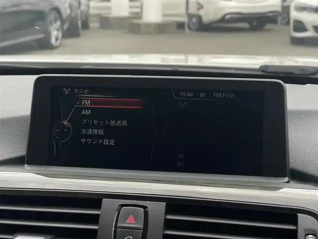 ＢＭＷ ３２０ｉ ラグジュアリー 山梨県 2014(平26)年 6.4万km 白 当店買取/白革/純正HDDナビ/バックカメラ/前席シートヒーター/アンビエントライト/オートライト/HIDヘッドライト/衝突警告/レーンキープ/クルコン/コーナーセンサー/純正17インチAW/ドラレコ/ETC/スペアキー