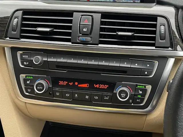 ＢＭＷ ３２０ｉ ラグジュアリー 山梨県 2014(平26)年 6.4万km 白 当店買取/白革/純正HDDナビ/バックカメラ/前席シートヒーター/アンビエントライト/オートライト/HIDヘッドライト/衝突警告/レーンキープ/クルコン/コーナーセンサー/純正17インチAW/ドラレコ/ETC/スペアキー