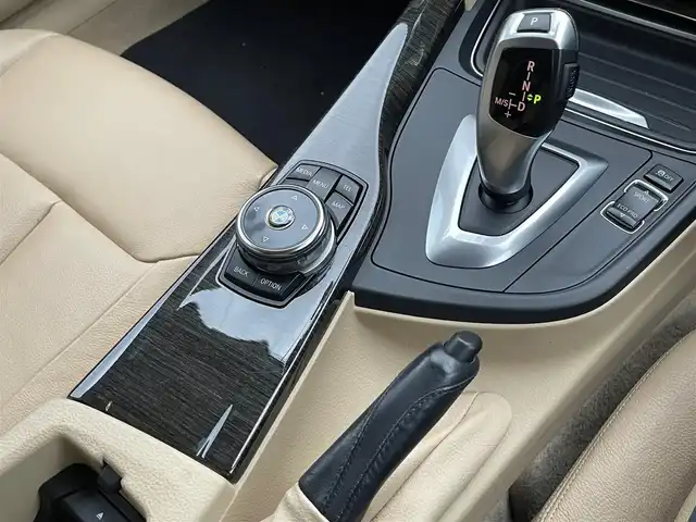 ＢＭＷ ３２０ｉ ラグジュアリー 山梨県 2014(平26)年 6.4万km 白 当店買取/白革/純正HDDナビ/バックカメラ/前席シートヒーター/アンビエントライト/オートライト/HIDヘッドライト/衝突警告/レーンキープ/クルコン/コーナーセンサー/純正17インチAW/ドラレコ/ETC/スペアキー