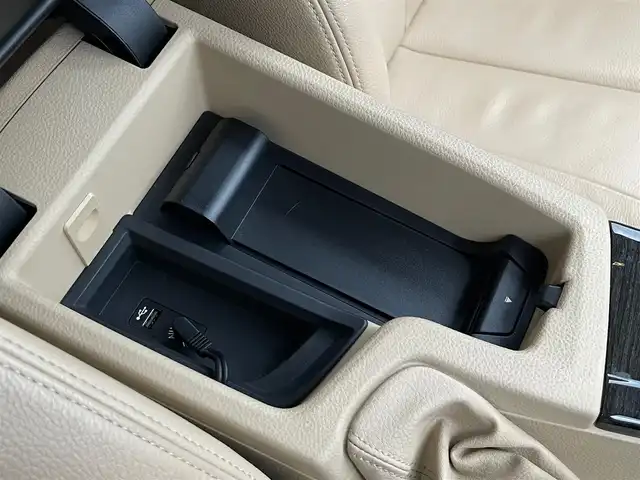 ＢＭＷ ３２０ｉ ラグジュアリー 山梨県 2014(平26)年 6.4万km 白 当店買取/白革/純正HDDナビ/バックカメラ/前席シートヒーター/アンビエントライト/オートライト/HIDヘッドライト/衝突警告/レーンキープ/クルコン/コーナーセンサー/純正17インチAW/ドラレコ/ETC/スペアキー
