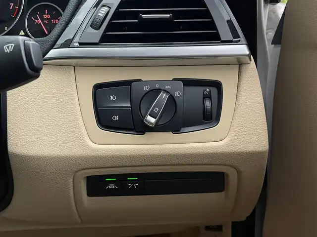 ＢＭＷ ３２０ｉ ラグジュアリー 山梨県 2014(平26)年 6.4万km 白 当店買取/白革/純正HDDナビ/バックカメラ/前席シートヒーター/アンビエントライト/オートライト/HIDヘッドライト/衝突警告/レーンキープ/クルコン/コーナーセンサー/純正17インチAW/ドラレコ/ETC/スペアキー