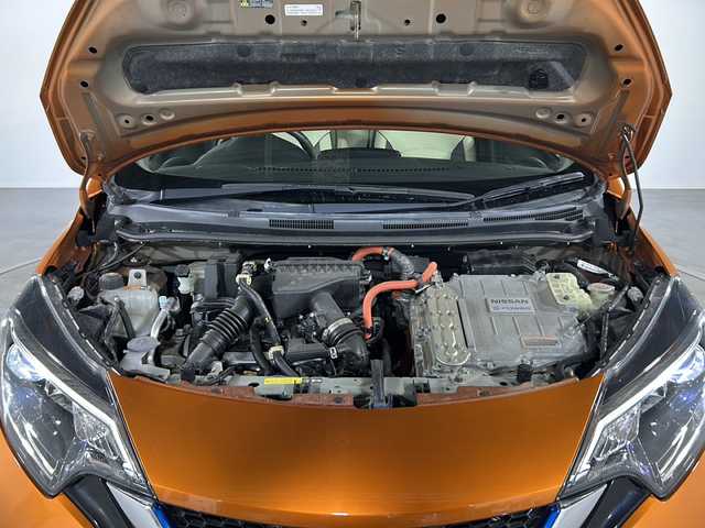 日産 ノート e－パワー メダリスト 福岡県 2018(平30)年 2.6万km プレミアムコロナオレンジ 純正7型メモリーナビゲーション（MM318-W）/CD DVD BT USB/フルセグテレビ/アラウンドビューモニター/デジタルインナーミラー/LEDヘッドライト/ETC/ドライブレコーダー/コーナーセンサー/スマートキー/プッシュスタートエンジン