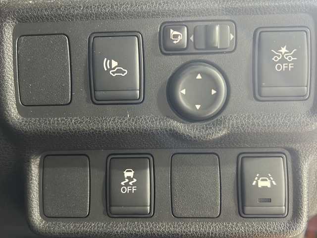日産 ノート e－パワー メダリスト 福岡県 2018(平30)年 2.6万km プレミアムコロナオレンジ 純正7型メモリーナビゲーション（MM318-W）/CD DVD BT USB/フルセグテレビ/アラウンドビューモニター/デジタルインナーミラー/LEDヘッドライト/ETC/ドライブレコーダー/コーナーセンサー/スマートキー/プッシュスタートエンジン