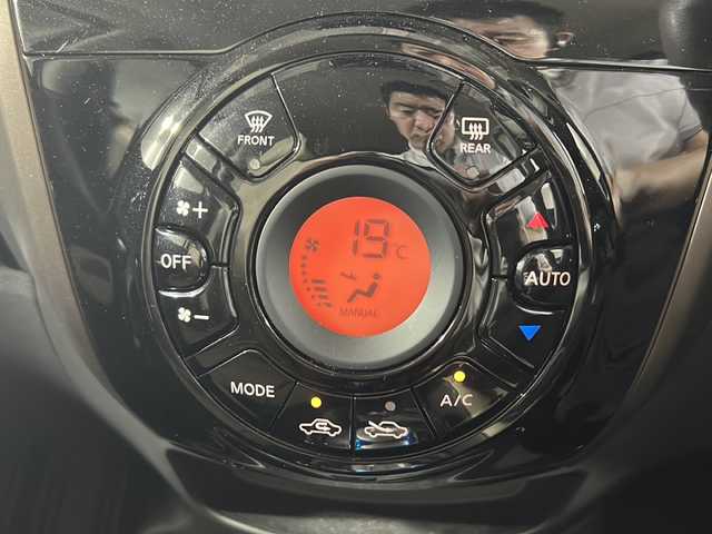 日産 ノート e－パワー メダリスト 福岡県 2018(平30)年 2.6万km プレミアムコロナオレンジ 純正7型メモリーナビゲーション（MM318-W）/CD DVD BT USB/フルセグテレビ/アラウンドビューモニター/デジタルインナーミラー/LEDヘッドライト/ETC/ドライブレコーダー/コーナーセンサー/スマートキー/プッシュスタートエンジン