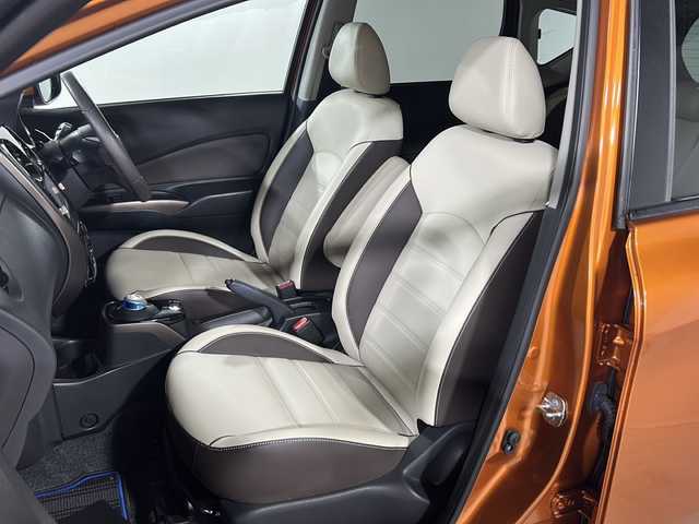 日産 ノート e－パワー メダリスト 福岡県 2018(平30)年 2.6万km プレミアムコロナオレンジ 純正7型メモリーナビゲーション（MM318-W）/CD DVD BT USB/フルセグテレビ/アラウンドビューモニター/デジタルインナーミラー/LEDヘッドライト/ETC/ドライブレコーダー/コーナーセンサー/スマートキー/プッシュスタートエンジン