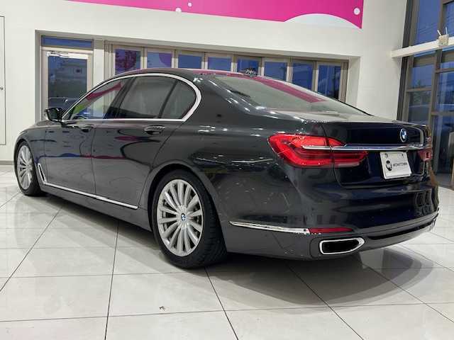 ＢＭＷ ７４０ｉ 740i 埼玉県 2016(平28)年 5.7万km 黒 ドライバーアシストシステム/純正メーカーナビ/　CD/DVD/BT/フルセグ/USB/アラウンドビューモニター/電動トランク/レザーシート/シートヒーター/エアシート/レダークルーズコントロール/レーンキープアシスト/純正19インチアルミホイール/スマートキー/禁煙車