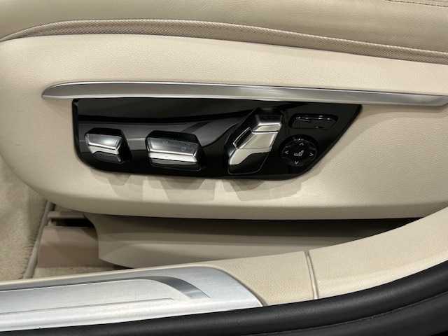ＢＭＷ ７４０ｉ 740i 埼玉県 2016(平28)年 5.7万km 黒 ドライバーアシストシステム/純正メーカーナビ/　CD/DVD/BT/フルセグ/USB/アラウンドビューモニター/電動トランク/レザーシート/シートヒーター/エアシート/レダークルーズコントロール/レーンキープアシスト/純正19インチアルミホイール/スマートキー/禁煙車