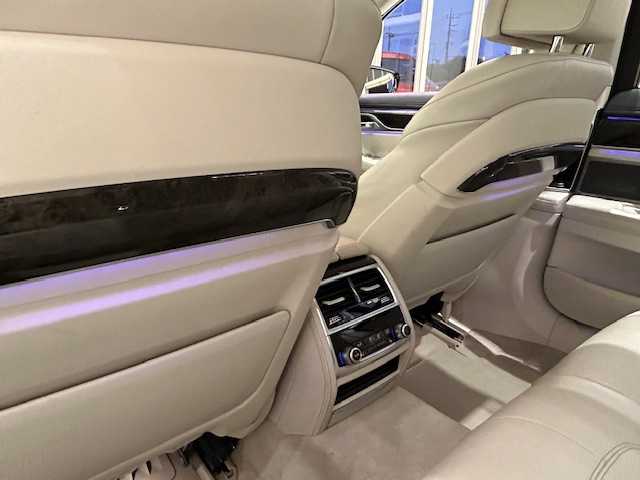 ＢＭＷ ７４０ｉ 740i 埼玉県 2016(平28)年 5.7万km 黒 ドライバーアシストシステム/純正メーカーナビ/　CD/DVD/BT/フルセグ/USB/アラウンドビューモニター/電動トランク/レザーシート/シートヒーター/エアシート/レダークルーズコントロール/レーンキープアシスト/純正19インチアルミホイール/スマートキー/禁煙車