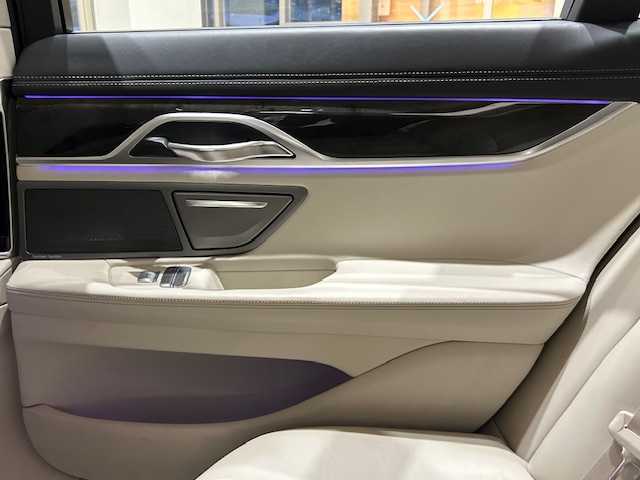 ＢＭＷ ７４０ｉ 740i 埼玉県 2016(平28)年 5.7万km 黒 ドライバーアシストシステム/純正メーカーナビ/　CD/DVD/BT/フルセグ/USB/アラウンドビューモニター/電動トランク/レザーシート/シートヒーター/エアシート/レダークルーズコントロール/レーンキープアシスト/純正19インチアルミホイール/スマートキー/禁煙車