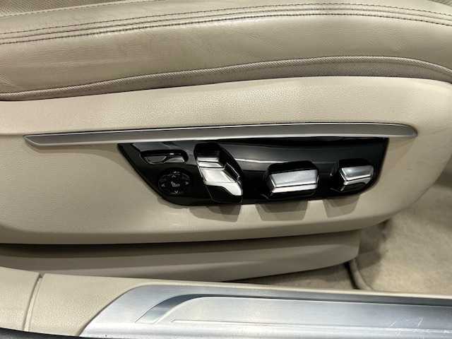 ＢＭＷ ７４０ｉ 740i 埼玉県 2016(平28)年 5.7万km 黒 ドライバーアシストシステム/純正メーカーナビ/　CD/DVD/BT/フルセグ/USB/アラウンドビューモニター/電動トランク/レザーシート/シートヒーター/エアシート/レダークルーズコントロール/レーンキープアシスト/純正19インチアルミホイール/スマートキー/禁煙車