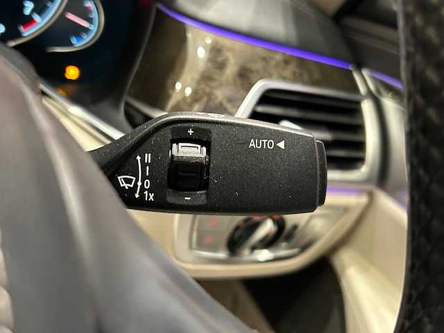 ＢＭＷ ７４０ｉ 740i 埼玉県 2016(平28)年 5.7万km 黒 ドライバーアシストシステム/純正メーカーナビ/　CD/DVD/BT/フルセグ/USB/アラウンドビューモニター/電動トランク/レザーシート/シートヒーター/エアシート/レダークルーズコントロール/レーンキープアシスト/純正19インチアルミホイール/スマートキー/禁煙車