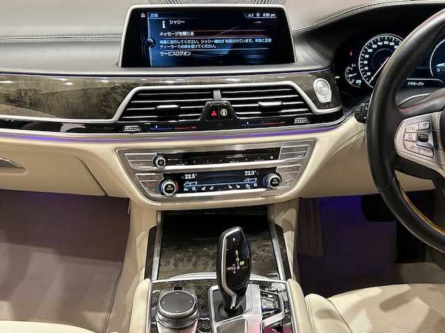 ＢＭＷ ７４０ｉ 740i 埼玉県 2016(平28)年 5.7万km 黒 ドライバーアシストシステム/純正メーカーナビ/　CD/DVD/BT/フルセグ/USB/アラウンドビューモニター/電動トランク/レザーシート/シートヒーター/エアシート/レダークルーズコントロール/レーンキープアシスト/純正19インチアルミホイール/スマートキー/禁煙車