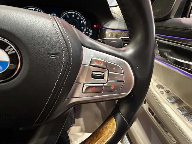 ＢＭＷ ７４０ｉ 740i 埼玉県 2016(平28)年 5.7万km 黒 ドライバーアシストシステム/純正メーカーナビ/　CD/DVD/BT/フルセグ/USB/アラウンドビューモニター/電動トランク/レザーシート/シートヒーター/エアシート/レダークルーズコントロール/レーンキープアシスト/純正19インチアルミホイール/スマートキー/禁煙車