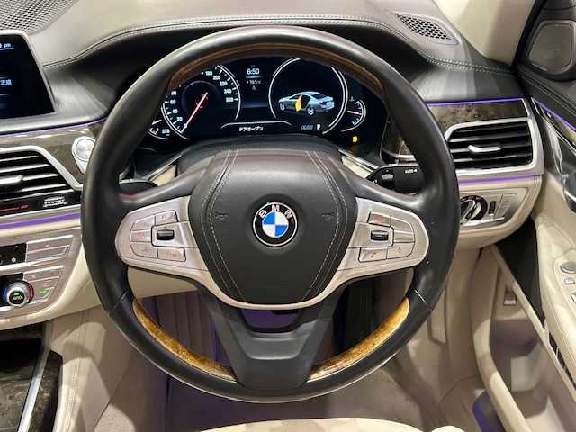 ＢＭＷ ７４０ｉ 740i 埼玉県 2016(平28)年 5.7万km 黒 ドライバーアシストシステム/純正メーカーナビ/　CD/DVD/BT/フルセグ/USB/アラウンドビューモニター/電動トランク/レザーシート/シートヒーター/エアシート/レダークルーズコントロール/レーンキープアシスト/純正19インチアルミホイール/スマートキー/禁煙車