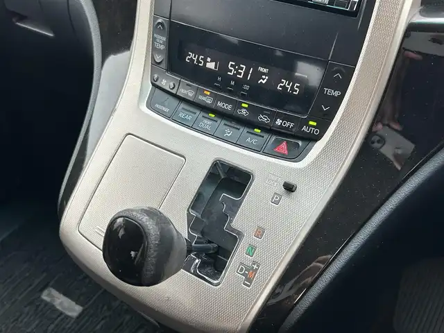 トヨタ ヴェルファイア 2．4Z ゴールデンアイズ 長崎県 2012(平24)年 11.4万km ブラック (株)IDOMが運営する【じしゃロン長崎店】の自社ローン専用車両になりますこちらは現金またはオートローンご利用時の価格です。自社ローンご希望の方は別途その旨お申付け下さい/ナビ　/バックカメラ　/フリップダウンモニター　/電動リアゲート　/両側パワースライドドア　/ハーフレザーシート　/プッシュスタート　/コーナーセンサー　/クルーズコントロール　/ＨＩＤヘッドライト　/オートライト/フォグランプ/ＥＴＣ