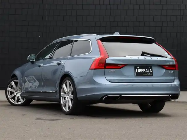 ボルボ Ｖ９０ T6 AWD インスクリプション 宮城県 2017(平29)年 7.7万km ライトブルー パノラマサンルーフ/Bowers&Wilkinsプレミアムサウンド/茶革シート（パーフォレーテッド・ファインナッパレザー）/ヘッドアップディスプレイ/アクティブクルーズコントロール/ブラインドスポットモニター/レーンキープアシスト/フットオープナー/パワーリアゲート/メモリ付パワーシート/シートベンチレーション/シートヒーター/ステアリングヒーター/純正HDDナビ(BT/USB/CD/AUX/CarPlay)/フルセグTV/360°カメラ/バックカメラ/純正20AW/アクティブベンディングランプ/LEDオートライト/オートホールド/ステアリングスイッチ/ドライブレコーダー(前後)/ETC/リモートキー/カラーコード　721　マッセルブルーメタリック