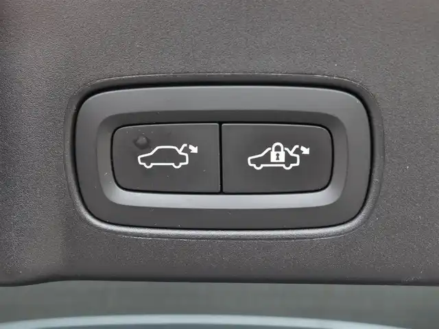 ボルボ Ｖ９０ T6 AWD インスクリプション 宮城県 2017(平29)年 7.7万km ライトブルー パノラマサンルーフ/Bowers&Wilkinsプレミアムサウンド/茶革シート（パーフォレーテッド・ファインナッパレザー）/ヘッドアップディスプレイ/アクティブクルーズコントロール/ブラインドスポットモニター/レーンキープアシスト/フットオープナー/パワーリアゲート/メモリ付パワーシート/シートベンチレーション/シートヒーター/ステアリングヒーター/純正HDDナビ(BT/USB/CD/AUX/CarPlay)/フルセグTV/360°カメラ/バックカメラ/純正20AW/アクティブベンディングランプ/LEDオートライト/オートホールド/ステアリングスイッチ/ドライブレコーダー(前後)/ETC/リモートキー/カラーコード　721　マッセルブルーメタリック