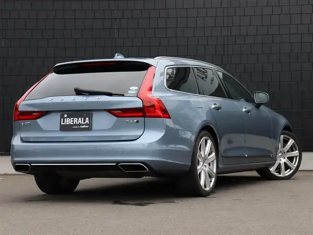 ボルボ Ｖ９０ T6 AWD インスクリプション 宮城県 2017(平29)年 7.7万km ライトブルー パノラマサンルーフ/Bowers&Wilkinsプレミアムサウンド/茶革シート（パーフォレーテッド・ファインナッパレザー）/ヘッドアップディスプレイ/アクティブクルーズコントロール/ブラインドスポットモニター/レーンキープアシスト/フットオープナー/パワーリアゲート/メモリ付パワーシート/シートベンチレーション/シートヒーター/ステアリングヒーター/純正HDDナビ(BT/USB/CD/AUX/CarPlay)/フルセグTV/360°カメラ/バックカメラ/純正20AW/アクティブベンディングランプ/LEDオートライト/オートホールド/ステアリングスイッチ/ドライブレコーダー(前後)/ETC/リモートキー/カラーコード　721　マッセルブルーメタリック