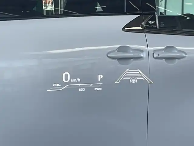 トヨタ ヴォクシー ハイブリッド S－Z 栃木県 2022(令4)年 1.7万km ホワイトパールクリスタルシャイン ワンオーナー/モデリスタエアロ/純正ナビ/（DVD/BT/CD/HDMI/フルセグTV/Miracast/USB）/純正フリップダウンモニター/全方位カメラ/両側パワースライドドア/ヘッドアップディスプレイ/デジタルインナーミラー/パワーバックドア/レーダークルーズコントロール/パーキングアシスト/レーンキープアシスト/オートマチックハイビーム/ハンドルヒーター/ハーフレザーシート/シートヒーター/ドライブレコーダー/2.0ETC/ドアバイザー/保証書/取説/スペアキー