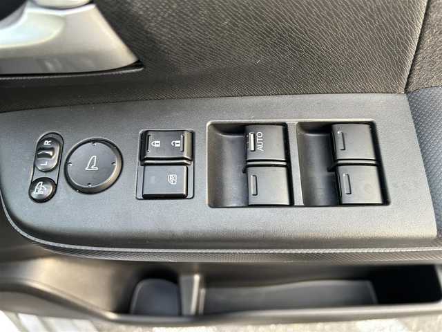 ホンダ ステップワゴン スパーダ Z 長崎県 2013(平25)年 7.4万km スーパープラチナメタリック ・社外ナビ（AM/FM/TV/IPOD）/・ブルートゥース/・USB/・両側パワースライドドア/・横滑り防止装置/・アイドリングストップ/・オートライト/・フリップダウンモニター/・パドルシフト/・３列シート