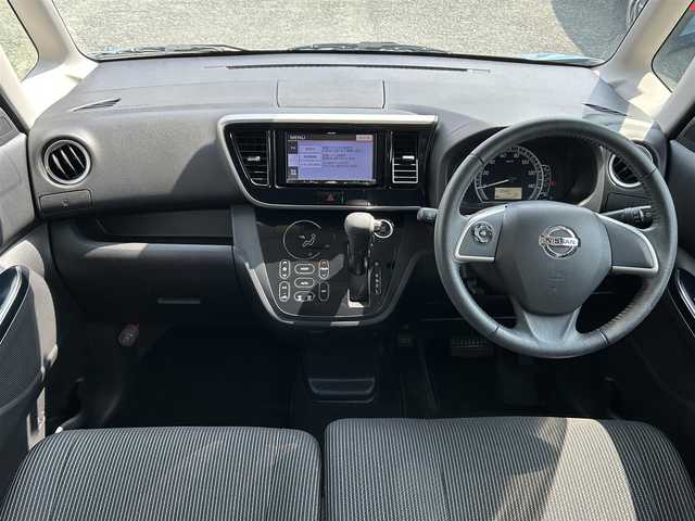 日産 デイズ ルークス X Vセレクション 熊本県 2019(令1)年 1.9万km ホワイトソリッド/アイスブルー 衝突軽減ブレーキ/プッシュスタート/社外ナビ/アラウンドビューモニター/ETC/純正14インチAW/両側パワースライドドア/前後コーナーセンサー/横滑り防止装置/フロアマット/ドアバイザー