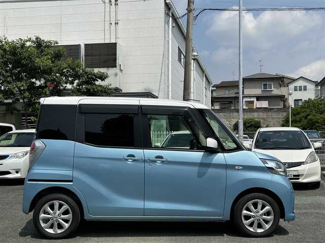 日産 デイズ ルークス X Vセレクション 熊本県 2019(令1)年 1.9万km ホワイトソリッド/アイスブルー 衝突軽減ブレーキ/プッシュスタート/社外ナビ/アラウンドビューモニター/ETC/純正14インチAW/両側パワースライドドア/前後コーナーセンサー/横滑り防止装置/フロアマット/ドアバイザー