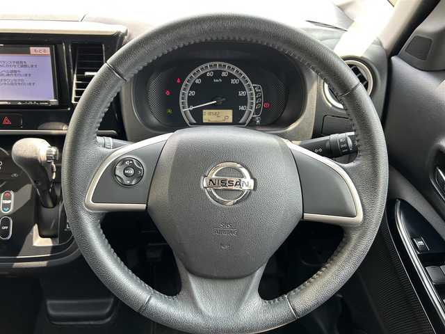 日産 デイズ ルークス X Vセレクション 熊本県 2019(令1)年 1.9万km ホワイトソリッド/アイスブルー 衝突軽減ブレーキ/プッシュスタート/社外ナビ/アラウンドビューモニター/ETC/純正14インチAW/両側パワースライドドア/前後コーナーセンサー/横滑り防止装置/フロアマット/ドアバイザー