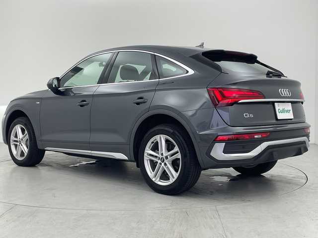 アウディ アウディ Ｑ５ 40TDIクワトロ Sライン 愛知県 2022(令4)年 1.6万km デイトナグレーパールエフェクト ワンオーナー/４WD/全周囲カメラ/ハーフレザーシート/運転席助手席パワーシート/全席シートヒーター/衝突被害軽減ブレーキ/車間距離制御システム/レーンキープアシスト/純正19インチアルミホイール/取扱説明書/保証書