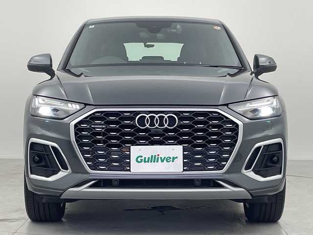 アウディ アウディ Ｑ５ 40TDIクワトロ Sライン 愛知県 2022(令4)年 1.6万km デイトナグレーパールエフェクト ワンオーナー/４WD/全周囲カメラ/ハーフレザーシート/運転席助手席パワーシート/全席シートヒーター/衝突被害軽減ブレーキ/車間距離制御システム/レーンキープアシスト/純正19インチアルミホイール/取扱説明書/保証書