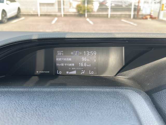 トヨタ エスクァイア ハイブリッド Gi 岐阜県 2018(平30)年 10.4万km スパークリングブラックパールクリスタルシャイン /純正9インチSDナビ(NSZT-Y68T)/(Bluetooth/AM/FM/DISC)//バックカメラ//TVキャンセラー//純正レザーシート/(前席シートヒーター)//純正フリップダウンモニター//両側パワースライドドア//プリクラッシュセーフティ//レーンキープアシスト//オートマチックハイビーム//クルーズコントロール//ドライブレコーダー//LEDヘッドライト//フォグランプ//ビルトインＥＴＣ//純正15インチAW//スマートキー//スペアキーx1