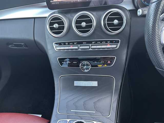 メルセデス・ベンツ Ｃ２２０ｄ ローレウスエディション 滋賀県 2020(令2)年 4.4万km グレー レザーエクスクルーシブパッケージ/ベンチレーターシート(D/N)/パノラミミックスライディングルーフ/Burmesterサウンド/エアバランスパッケージ/純正ナビ/フルセグTV/BT/USB/360°カメラ/HUD/ワイヤレスチャージ/電動リアドア/レーダーセーフティー/ACC/LKA/BSM