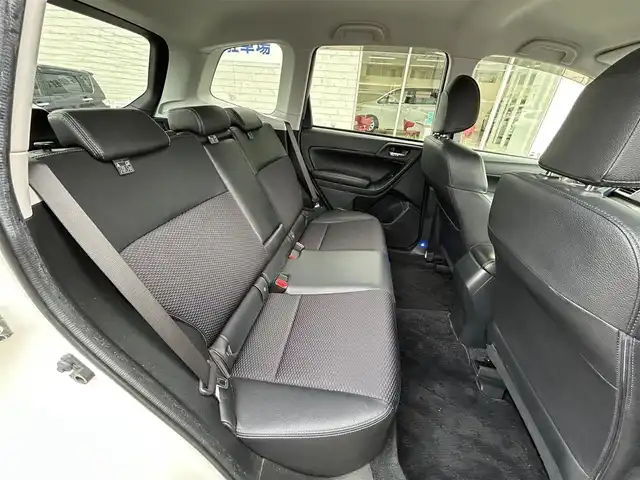 スバル フォレスター 2．0XT アイサイト 群馬県 2015(平27)年 10.4万km クリスタルホワイトP (株)IDOMが運営する【じしゃロン伊勢崎店】の自社ローン専用車両になりますこちらは現金またはオートローンご利用時の価格です。自社ローンご希望の方は別途その旨お申付け下さい/ナビ　/フルセグＴＶ　/BT/CD/DVD/SD/USB/ＳＴＩエアロ付き　/バックカメラ　/ドライブレコーダー　/追従型クルーズコントロール　/ハーフレザーシート　/シートヒーター　/パワーシート　/ＳＴＩマフラー　/衝突被害軽減システム　/ＡＡＣ/オートライト/レーンキープアシスト/純正18インチアルミホイール/純正フロアマット