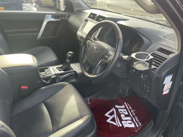 トヨタ ランドクルーザー プラド TX Lパッケージ 宮崎県 2018(平30)年 4.7万km アティチュードブラックマイカ ルーフレール　/純正ＳＤナビ/DVD・ブルーレイ再生　/フルセグTV/Bluetooth接続/全方位カメラ　/デジタルインナーミラー　/Ｆドライブレコーダー　/ＥＴＣ２．０　/前席シートヒーター・エアコン　/社外立体フロアマット　/ドアメッキモール