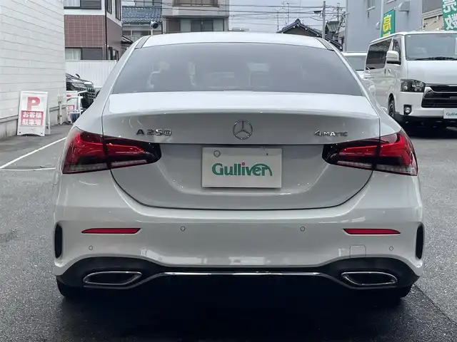メルセデス・ベンツ Ａ２５０ 4MATIC AMGライン 愛知県 2020(令2)年 8.8万km デジタルホワイト 4WD/ナビゲーションパッケージ〈MOP〉/・コネクティッドナビ/・地デジTV/・トラフィックサインアシスト/・自動再発進機能/・アクティブステアリングアシスト/レーダーセーフティパッケージ〈MOP〉/・アクティブブレーキアシスト/・アクティブディスタンスアシストディストロニック/・PRE-SAFEプラス/・アクティブブラインドスポットアシスト/・アクティブレーンキープアシスト/10.25型ワイドディスプレイ／メルセデスミーコネクト/10.25型コクピットディスプレイ/黒合皮／スエード調コンビスポーツシート/前席パワーシート(運転席イージーエントリー)/前席シートヒーター/ディンプルナッパ革巻きフラットボトムステアリング/マルチビームLEDヘッドライト/アダプティブハイビームアシストプラス/純正18インチAMG5本スポークAW/パークトロニック/アクティブパーキングアシスト/リアクロストラフィックアラート/キーレスゴー
