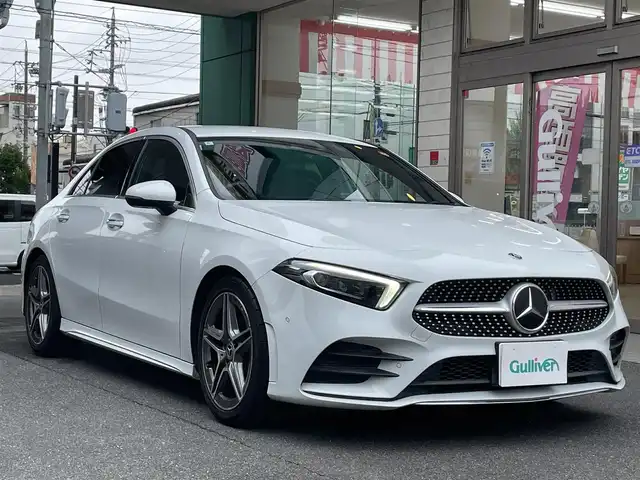 メルセデス・ベンツ Ａ２５０ 4MATIC AMGライン 愛知県 2020(令2)年 8.8万km デジタルホワイト 4WD/ナビゲーションパッケージ〈MOP〉/・コネクティッドナビ/・地デジTV/・トラフィックサインアシスト/・自動再発進機能/・アクティブステアリングアシスト/レーダーセーフティパッケージ〈MOP〉/・アクティブブレーキアシスト/・アクティブディスタンスアシストディストロニック/・PRE-SAFEプラス/・アクティブブラインドスポットアシスト/・アクティブレーンキープアシスト/10.25型ワイドディスプレイ／メルセデスミーコネクト/10.25型コクピットディスプレイ/黒合皮／スエード調コンビスポーツシート/前席パワーシート(運転席イージーエントリー)/前席シートヒーター/ディンプルナッパ革巻きフラットボトムステアリング/マルチビームLEDヘッドライト/アダプティブハイビームアシストプラス/純正18インチAMG5本スポークAW/パークトロニック/アクティブパーキングアシスト/リアクロストラフィックアラート/キーレスゴー