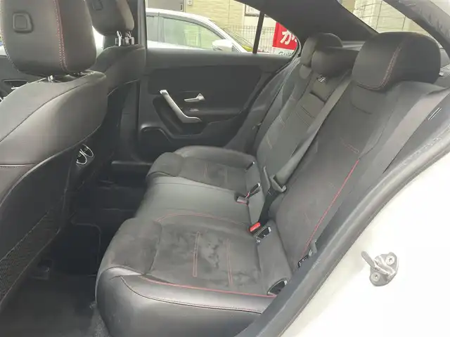 メルセデス・ベンツ Ａ２５０ 4MATIC AMGライン 愛知県 2020(令2)年 8.8万km デジタルホワイト 4WD/ナビゲーションパッケージ〈MOP〉/・コネクティッドナビ/・地デジTV/・トラフィックサインアシスト/・自動再発進機能/・アクティブステアリングアシスト/レーダーセーフティパッケージ〈MOP〉/・アクティブブレーキアシスト/・アクティブディスタンスアシストディストロニック/・PRE-SAFEプラス/・アクティブブラインドスポットアシスト/・アクティブレーンキープアシスト/10.25型ワイドディスプレイ／メルセデスミーコネクト/10.25型コクピットディスプレイ/黒合皮／スエード調コンビスポーツシート/前席パワーシート(運転席イージーエントリー)/前席シートヒーター/ディンプルナッパ革巻きフラットボトムステアリング/マルチビームLEDヘッドライト/アダプティブハイビームアシストプラス/純正18インチAMG5本スポークAW/パークトロニック/アクティブパーキングアシスト/リアクロストラフィックアラート/キーレスゴー