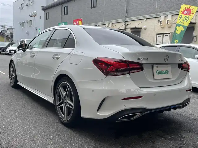 メルセデス・ベンツ Ａ２５０ 4MATIC AMGライン 愛知県 2020(令2)年 8.8万km デジタルホワイト 4WD/ナビゲーションパッケージ〈MOP〉/・コネクティッドナビ/・地デジTV/・トラフィックサインアシスト/・自動再発進機能/・アクティブステアリングアシスト/レーダーセーフティパッケージ〈MOP〉/・アクティブブレーキアシスト/・アクティブディスタンスアシストディストロニック/・PRE-SAFEプラス/・アクティブブラインドスポットアシスト/・アクティブレーンキープアシスト/10.25型ワイドディスプレイ／メルセデスミーコネクト/10.25型コクピットディスプレイ/黒合皮／スエード調コンビスポーツシート/前席パワーシート(運転席イージーエントリー)/前席シートヒーター/ディンプルナッパ革巻きフラットボトムステアリング/マルチビームLEDヘッドライト/アダプティブハイビームアシストプラス/純正18インチAMG5本スポークAW/パークトロニック/アクティブパーキングアシスト/リアクロストラフィックアラート/キーレスゴー