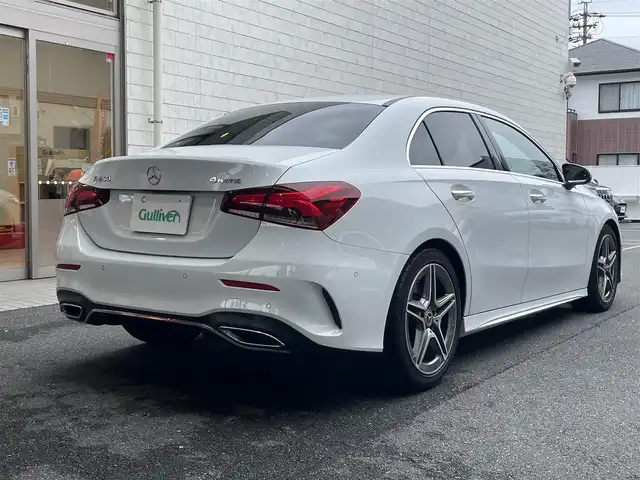 メルセデス・ベンツ Ａ２５０ 4MATIC AMGライン 愛知県 2020(令2)年 8.8万km デジタルホワイト 4WD/ナビゲーションパッケージ〈MOP〉/・コネクティッドナビ/・地デジTV/・トラフィックサインアシスト/・自動再発進機能/・アクティブステアリングアシスト/レーダーセーフティパッケージ〈MOP〉/・アクティブブレーキアシスト/・アクティブディスタンスアシストディストロニック/・PRE-SAFEプラス/・アクティブブラインドスポットアシスト/・アクティブレーンキープアシスト/10.25型ワイドディスプレイ／メルセデスミーコネクト/10.25型コクピットディスプレイ/黒合皮／スエード調コンビスポーツシート/前席パワーシート(運転席イージーエントリー)/前席シートヒーター/ディンプルナッパ革巻きフラットボトムステアリング/マルチビームLEDヘッドライト/アダプティブハイビームアシストプラス/純正18インチAMG5本スポークAW/パークトロニック/アクティブパーキングアシスト/リアクロストラフィックアラート/キーレスゴー