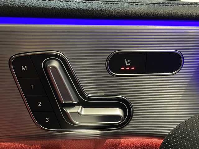 メルセデス・ベンツ Ａ１８０ スタイル AMGライン 新潟県 2019(平31)年 3.3万km コスモスブラック レーダーセーフティパッケージ/・アクティブディスタンスアシスト・ディストロニック/・アクティブブレーキアシスト/・アクティブステアリングアシスト/AMGレザーエクスクルーシブパッケージ/・アンビエントライト（64色）/・アルミニウムインテリアトリム/アドバンスドパッケージ/・360°カメラシステム/・ヘッドアップディスプレイ/・アドバンスドサラウンドシステム/サンルーフ/ESP/ワイヤレスチャージング/Bluetooth/TV/AM/FM/ドライブレコーダー/メモリー付フルパワーシート/シートヒーター/クルーズコントロール＆可変スピードリミッター/ETC2.0