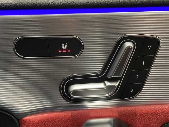 メルセデス・ベンツ Ａ１８０ スタイル AMGライン 新潟県 2019(平31)年 3.3万km コスモスブラック レーダーセーフティパッケージ/・アクティブディスタンスアシスト・ディストロニック/・アクティブブレーキアシスト/・アクティブステアリングアシスト/AMGレザーエクスクルーシブパッケージ/・アンビエントライト（64色）/・アルミニウムインテリアトリム/アドバンスドパッケージ/・360°カメラシステム/・ヘッドアップディスプレイ/・アドバンスドサラウンドシステム/サンルーフ/ESP/ワイヤレスチャージング/Bluetooth/TV/AM/FM/ドライブレコーダー/メモリー付フルパワーシート/シートヒーター/クルーズコントロール＆可変スピードリミッター/ETC2.0