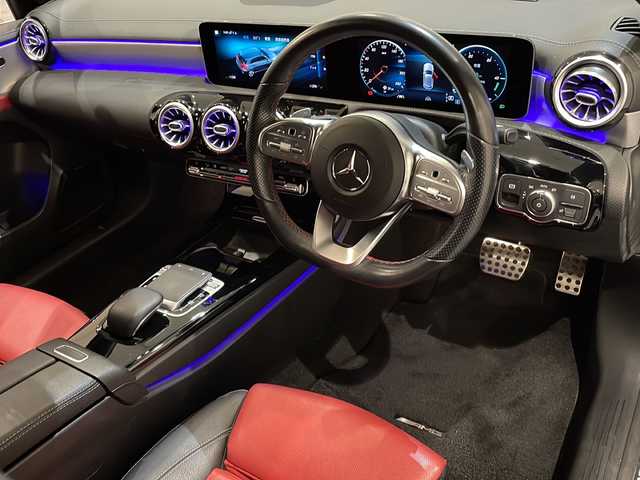 メルセデス・ベンツ Ａ１８０ スタイル AMGライン 新潟県 2019(平31)年 3.3万km コスモスブラック レーダーセーフティパッケージ/・アクティブディスタンスアシスト・ディストロニック/・アクティブブレーキアシスト/・アクティブステアリングアシスト/AMGレザーエクスクルーシブパッケージ/・アンビエントライト（64色）/・アルミニウムインテリアトリム/アドバンスドパッケージ/・360°カメラシステム/・ヘッドアップディスプレイ/・アドバンスドサラウンドシステム/サンルーフ/ESP/ワイヤレスチャージング/Bluetooth/TV/AM/FM/ドライブレコーダー/メモリー付フルパワーシート/シートヒーター/クルーズコントロール＆可変スピードリミッター/ETC2.0