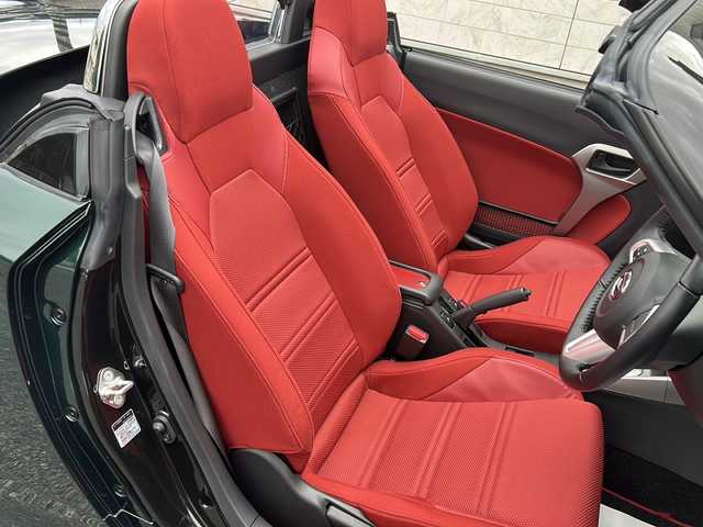 ダイハツ コペン セロ 埼玉県 2022(令4)年 1万km ブリティッシュグリーンマイカ ワンオーナー　/純正AW16インチ　/LEDライト/プッシュスタート　/純正オーディオ　/(FM/AM/CD/AUX)/TRC　/オートライト　/ステアリングスイッチ　/電格ミラー　/シートヒーター(D/N)　/イモビライザー　/オープンカー　/純正フロア　