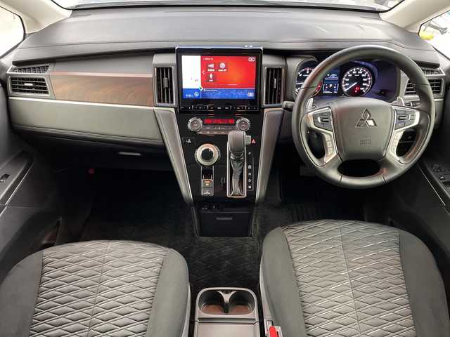 三菱 デリカＤ：５ P 山口県 2020(令2)年 1.4万km スターリングシルバーM 純正１０.１型ナビ/（CD/DVD/USB/フルセグ）/全方位カメラ/オートステップ/e-Assist/・衝突軽減ブレーキシステム/・低車速域衝突軽減ブレーキシステム/・車線逸脱警報システム/・レーダークルーズコントロール/・誤発進抑制機能/両側パワースライドドア/前席シートヒーター/パワーバックドア/ブラインドスポットモニター/ステアリングヒーター/オートＬＥＤライト/本革ステアリング/スマートキー