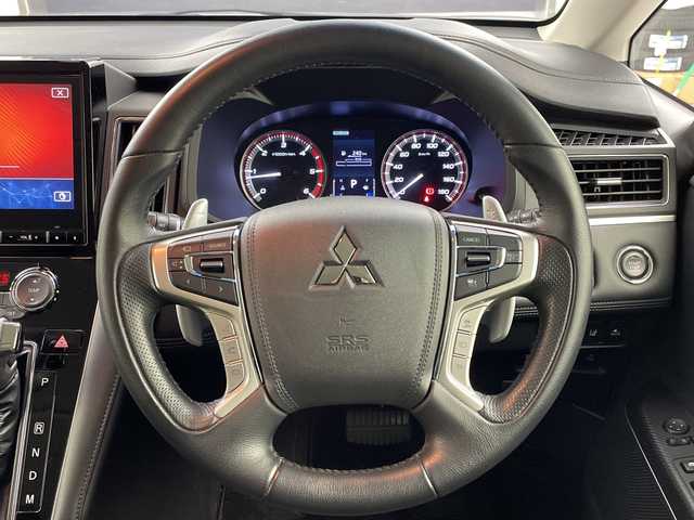 三菱 デリカＤ：５ P 山口県 2020(令2)年 1.4万km スターリングシルバーM 純正１０.１型ナビ/（CD/DVD/USB/フルセグ）/全方位カメラ/オートステップ/e-Assist/・衝突軽減ブレーキシステム/・低車速域衝突軽減ブレーキシステム/・車線逸脱警報システム/・レーダークルーズコントロール/・誤発進抑制機能/両側パワースライドドア/前席シートヒーター/パワーバックドア/ブラインドスポットモニター/ステアリングヒーター/オートＬＥＤライト/本革ステアリング/スマートキー