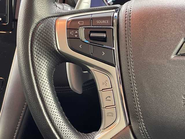 三菱 デリカＤ：５ P 山口県 2020(令2)年 1.4万km スターリングシルバーM 純正１０.１型ナビ/（CD/DVD/USB/フルセグ）/全方位カメラ/オートステップ/e-Assist/・衝突軽減ブレーキシステム/・低車速域衝突軽減ブレーキシステム/・車線逸脱警報システム/・レーダークルーズコントロール/・誤発進抑制機能/両側パワースライドドア/前席シートヒーター/パワーバックドア/ブラインドスポットモニター/ステアリングヒーター/オートＬＥＤライト/本革ステアリング/スマートキー