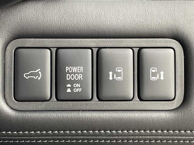 三菱 デリカＤ：５ P 山口県 2020(令2)年 1.4万km スターリングシルバーM 純正１０.１型ナビ/（CD/DVD/USB/フルセグ）/全方位カメラ/オートステップ/e-Assist/・衝突軽減ブレーキシステム/・低車速域衝突軽減ブレーキシステム/・車線逸脱警報システム/・レーダークルーズコントロール/・誤発進抑制機能/両側パワースライドドア/前席シートヒーター/パワーバックドア/ブラインドスポットモニター/ステアリングヒーター/オートＬＥＤライト/本革ステアリング/スマートキー